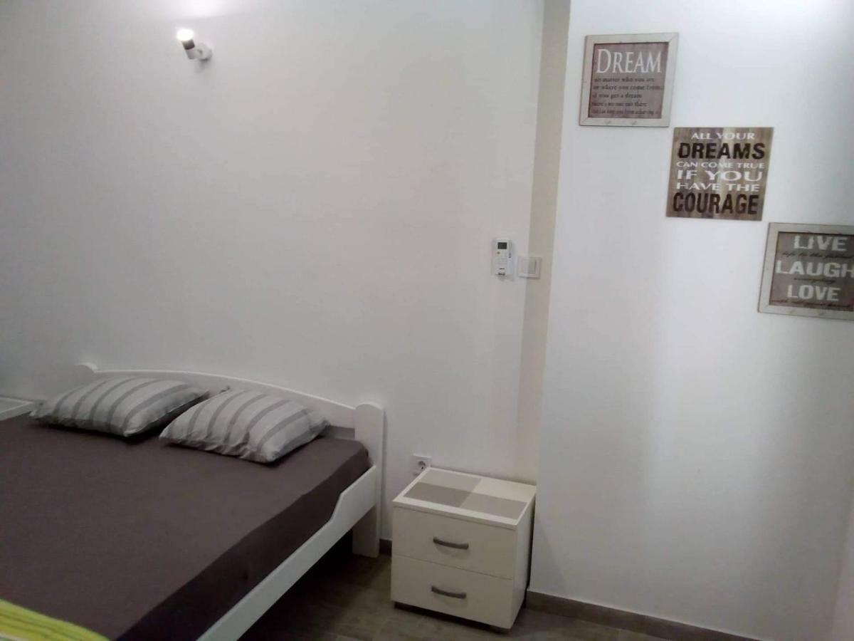 Tara Deluxe Apartment บุดวา ภายนอก รูปภาพ