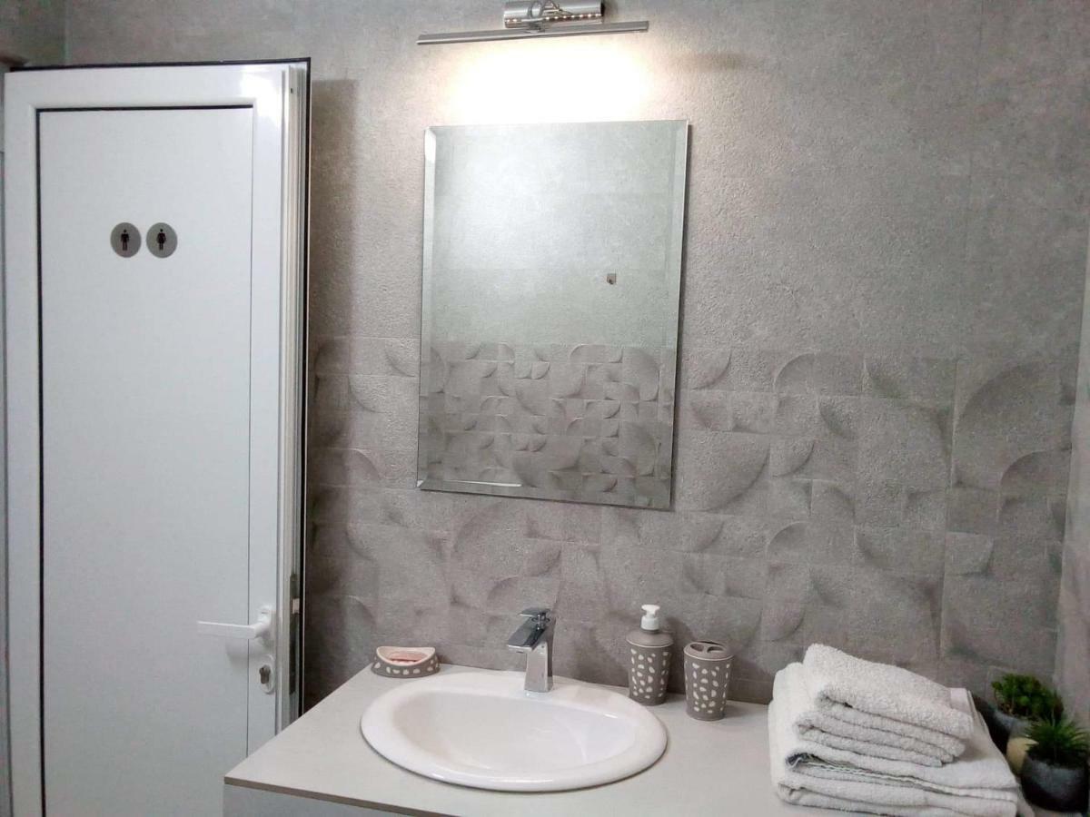 Tara Deluxe Apartment บุดวา ภายนอก รูปภาพ