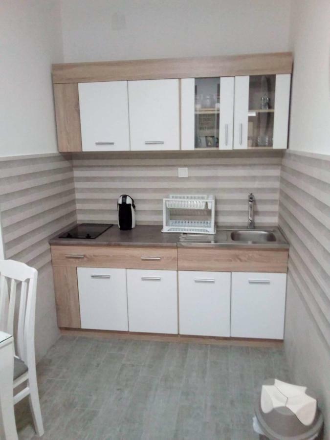 Tara Deluxe Apartment บุดวา ภายนอก รูปภาพ