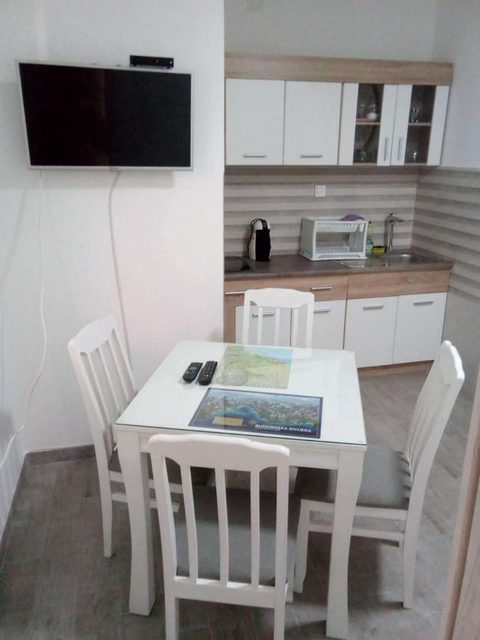 Tara Deluxe Apartment บุดวา ภายนอก รูปภาพ